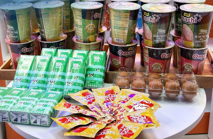 FPT hỗ trợ 4 tấn thuốc, vật tư y tế và chỗ trú an toàn cho người dân vùng lũ miền Trung - Ảnh 2.