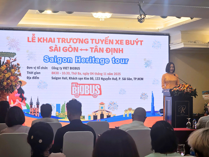 Khai trương tuyến xe buýt 2 tầng thoáng nóc miễn phí cho người dân TP HCM - Ảnh 1.