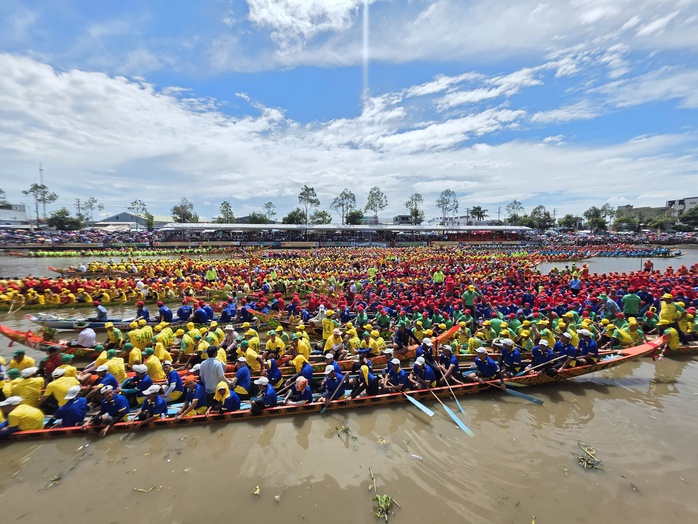 Giải đua ghe ngo TP Cần Thơ: Sự kiện thể thao vua của đồng bào Khmer - Ảnh 4.