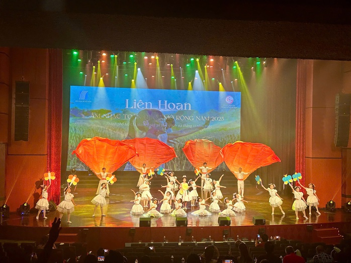 Ca sĩ nhí Thiên Kim đoạt giải A Liên hoan Âm nhạc toàn quốc mở rộng 2025   - Ảnh 1.