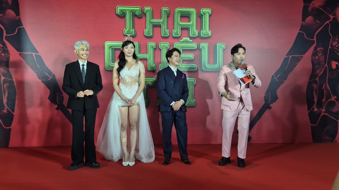 Đàm Vĩnh Hưng tặng hoa chúc mừng Hồng Thanh - Ảnh 6.