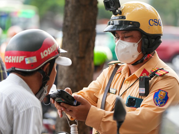 Nghiêm cấm cán bộ, đảng viên can thiệp xử lý vi phạm nồng độ cồn - Ảnh 1.