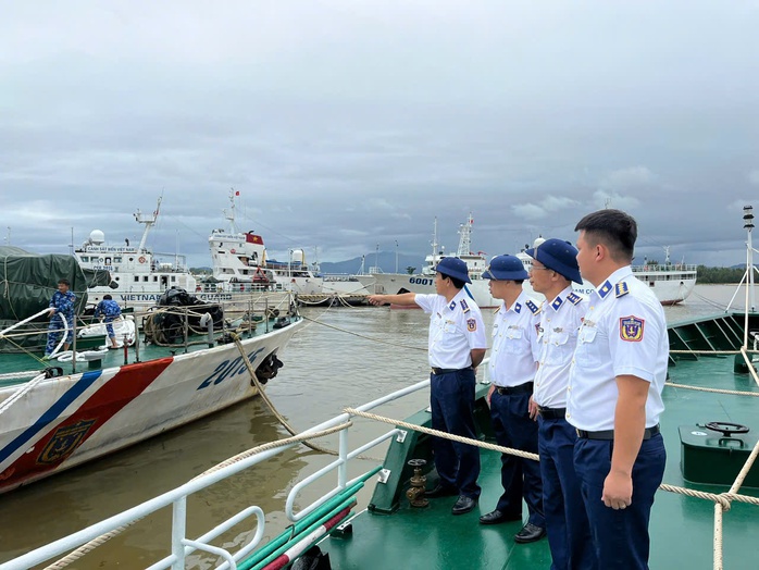 Vùng Cảnh sát biển 2 chủ động phòng, chống bão số 13 Kalmaegi - Ảnh 2.