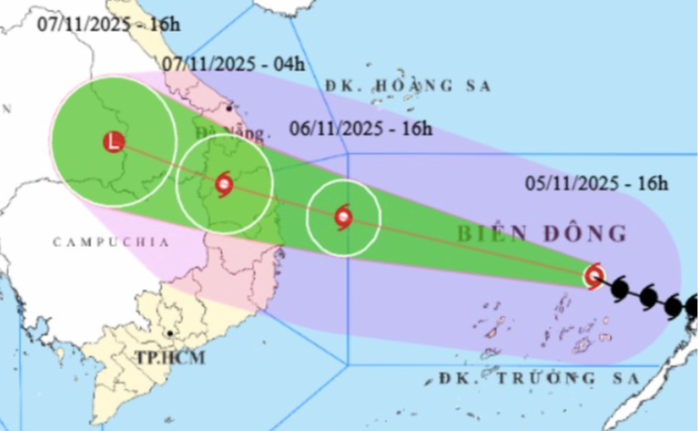 Bão số 13 Kalmaegi mạnh lên cấp 14, giật cấp 17, di chuyển rất nhanh vào miền Trung - Ảnh 1.