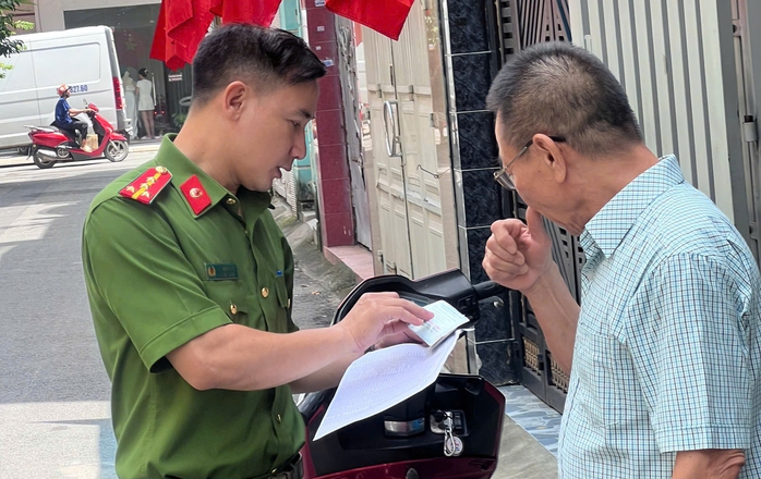 Công an cấp xã TP HCM sẽ đi đến từng nhà để thu thập dữ liệu xe - Ảnh 1.