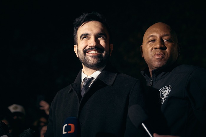 Đảng Dân chủ thắng lớn trong bầu cử tại các bang then chốt Mỹ - Ảnh 1.