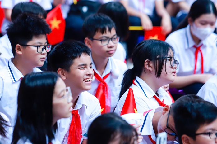 Proposal to make English mandatory from Grade 1 - Ảnh 1.