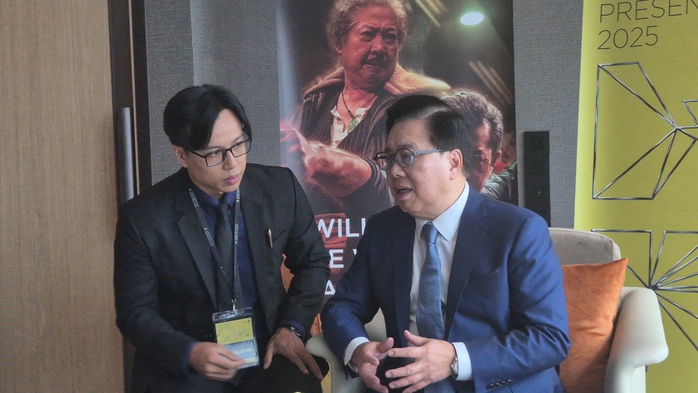 Cổ Thiên Lạc, Hồng Kim Bảo khen ngợi bánh mì và phở Việt - Ảnh 8.