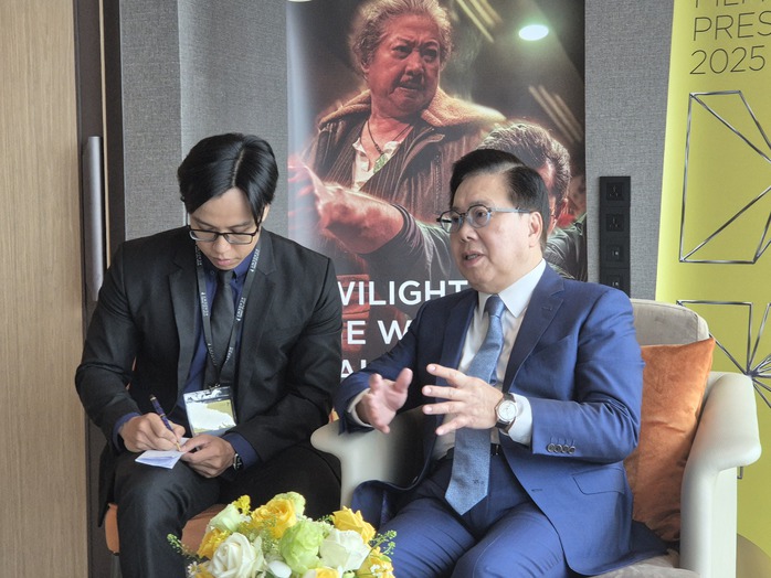 Cổ Thiên Lạc, Hồng Kim Bảo khen ngợi bánh mì và phở Việt - Ảnh 10.