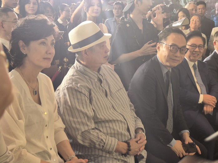 Mỹ nam "Mưa đỏ" phát sốt vì "Dương Quá" Cổ Thiên Lạc, Hồng Kim Bảo - Ảnh 2.