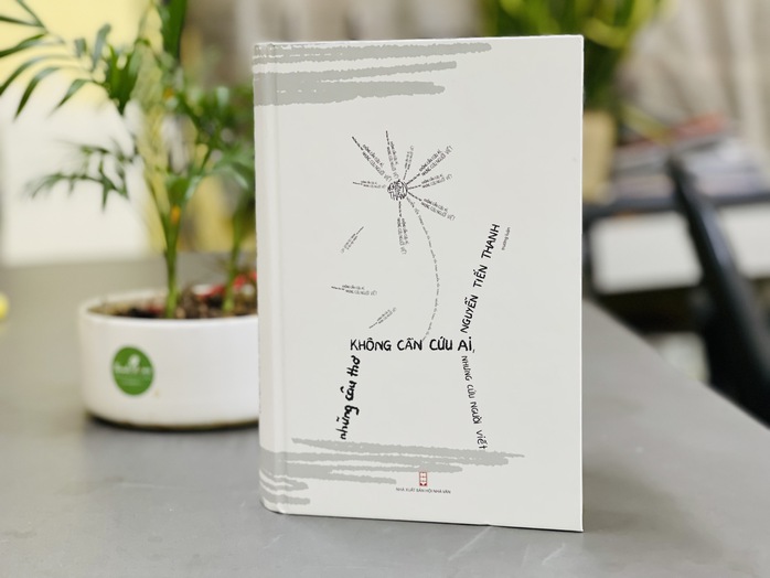 "Những câu thơ không cần cứu ai, nhưng cứu người viết ": Liều thuốc cứu rỗi tâm hồn - Ảnh 1.