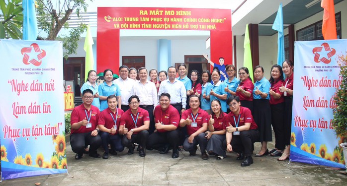 Phường Phú Lợi ra mắt mô hình hỗ trợ hành chính công thân thiện với người dân - Ảnh 2. Phường Phú Lợi ra mắt mô hình hỗ trợ hành chính công thân thiện với người dân - Ảnh 2.