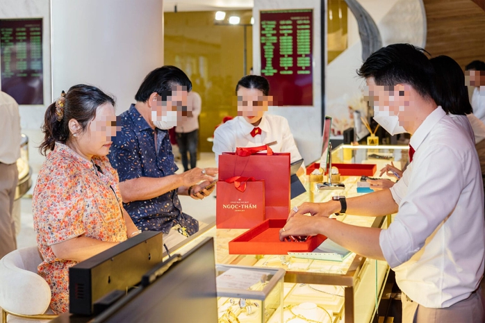 Công ty Vàng bạc đá qúy bị phạt 1 , 8 tỉ đồng vì vi phạm pháp luật - Ảnh 1. Công ty Vàng bạc đá qúy bị phạt 1 , 8 tỉ đồng vì vi phạm pháp luật - Ảnh 1.