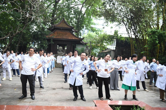 Phát động chương trình “Đồng diễn Dưỡng sinh vì Sức khỏe cộng đồng” - Ảnh 2.