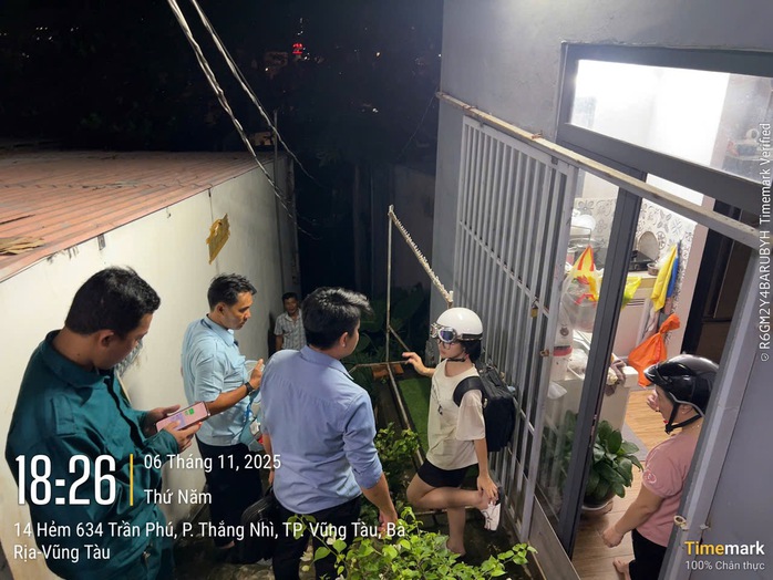 Ngay trong đêm, Vũng Tàu di dời 81 người khỏi khu vực có nguy cơ sạt lở - Ảnh 3.
