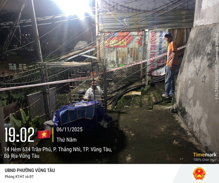 Ngay trong đêm, Vũng Tàu di dời 81 người khỏi khu vực có nguy cơ sạt lở - Ảnh 4.