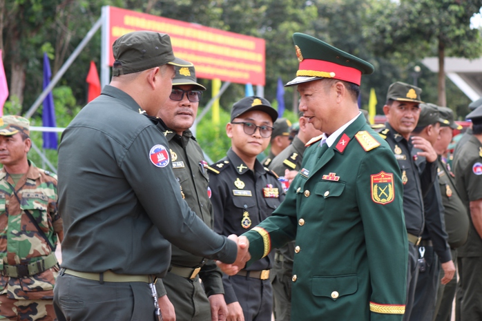 Quân khu 7 tổ chức lễ xuất quân làm nhiệm vụ tìm kiếm, quy tập hài cốt liệt sĩ tại Campuchia - Ảnh 14.