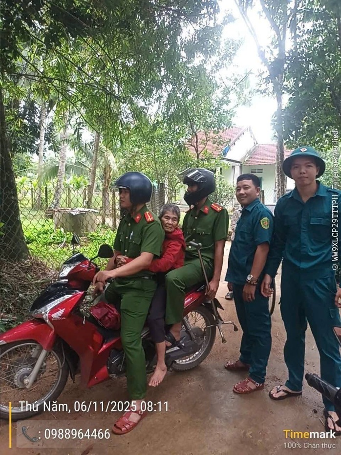 Cận cảnh Công an Gia Lai căng mình di dời dân trước bão số 13 Kalmaegi - Ảnh 4.