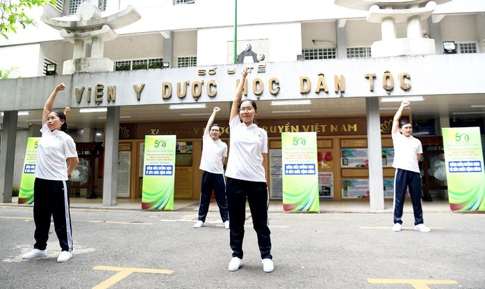 Phát động chương trình “Đồng diễn Dưỡng sinh vì Sức khỏe cộng đồng” - Ảnh 1.