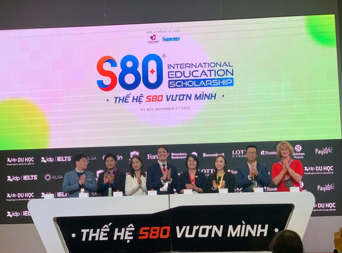 Tiếng Anh thành ngôn ngữ hai trong trường học: Còn nhiều thách thức - Ảnh 2.