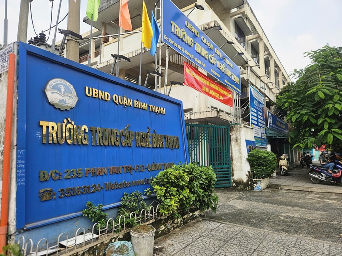 Hiệu trưởng Trường Trung cấp nghề Bình Thạnh: "Sẽ trả đủ lương trong tháng 11" - Ảnh 1.