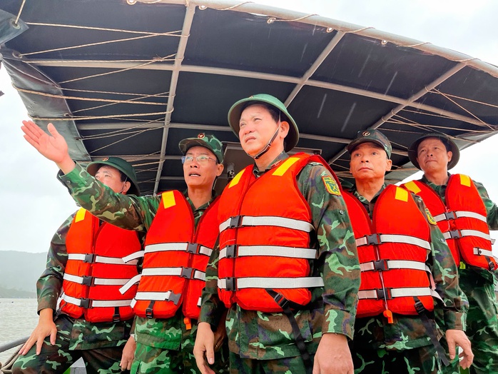 Phó thủ tướng Trần Hồng Hà chỉ đạo ứng phó bão số 13 Kalmeagi tại gia Lai - Ảnh 3. Phó thủ tướng Trần Hồng Hà chỉ đạo ứng phó bão số 13 Kalmeagi tại gia Lai - Ảnh 3.