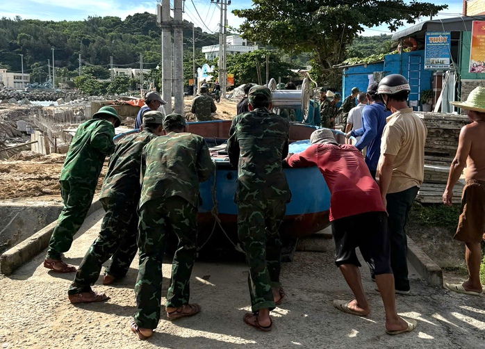 Phó thủ tướng Trần Hồng Hà chỉ đạo ứng phó bão số 13 Kalmeagi tại gia Lai - Ảnh 7. Phó thủ tướng Trần Hồng Hà chỉ đạo ứng phó bão số 13 Kalmeagi tại gia Lai - Ảnh 7.