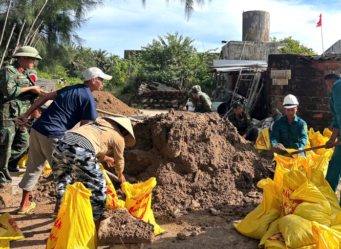 Phó thủ tướng Trần Hồng Hà chỉ đạo ứng phó bão số 13 Kalmeagi tại gia Lai - Ảnh 6. Phó thủ tướng Trần Hồng Hà chỉ đạo ứng phó bão số 13 Kalmeagi tại gia Lai - Ảnh 6.