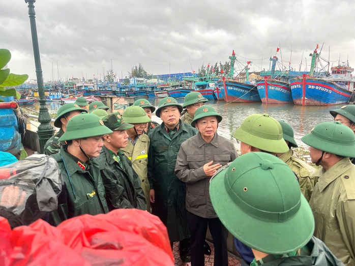 Phó thủ tướng Trần Hồng Hà chỉ đạo ứng phó bão số 13 Kalmeagi tại gia Lai - Ảnh 1. Phó thủ tướng Trần Hồng Hà chỉ đạo ứng phó bão số 13 Kalmeagi tại gia Lai - Ảnh 1.