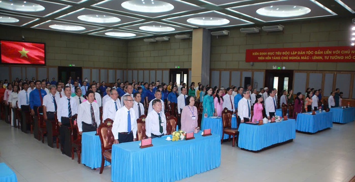 Ghi nhận cống hiến 12 đảng viên tiêu biểu xã Tân Nhựt - Ảnh 5.