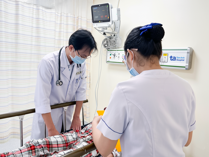 Thêm nhiều bệnh nhân nghi ngộ độc bánh mì ở phường Hạnh Thông, TP HCM - Ảnh 1.