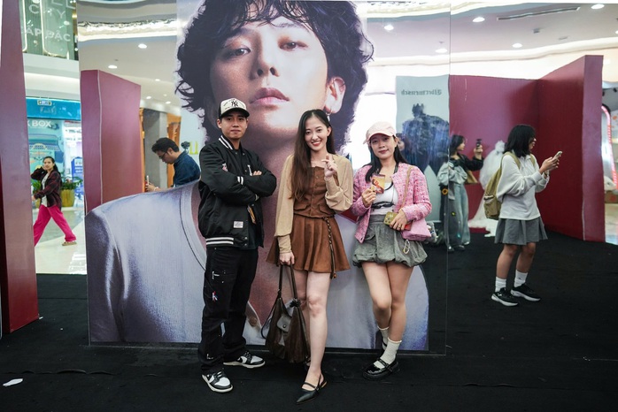Fan đổ về Ocean City check in G-DRAGON 2025 WORLD TOUR [&Uuml;bermensch] IN HANOI, chờ concert lịch sử - Ảnh 4.