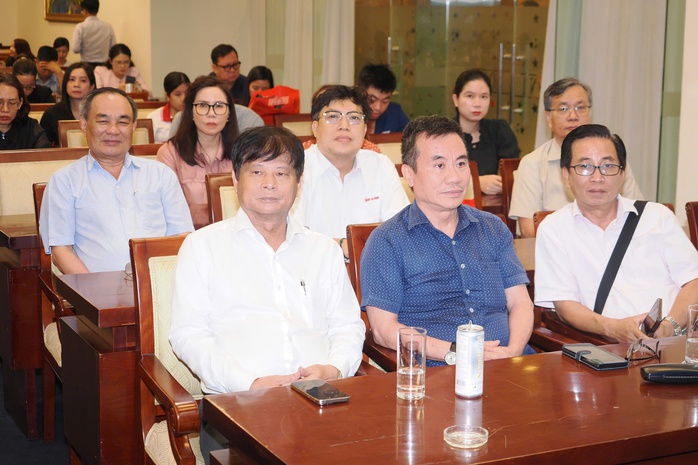 Hơn 100 người làm báo TP HCM tham gia hành trình "Hướng về cội nguồn Cách mạng" - Ảnh 4.