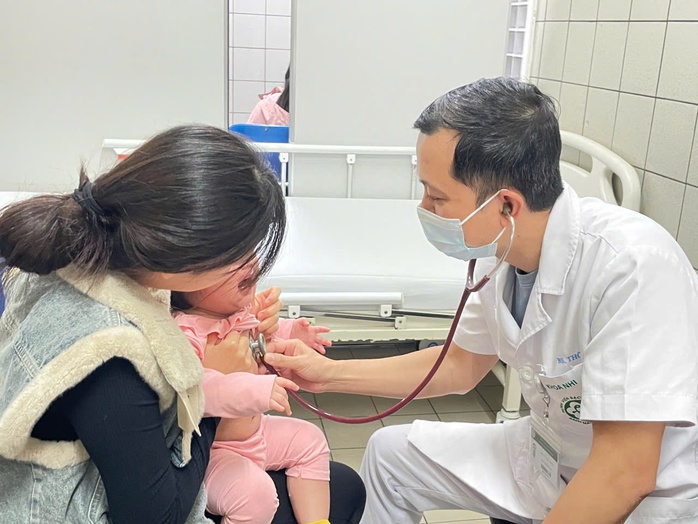 Cúm A bùng phát, nhiều học sinh nghỉ học - Ảnh 1.