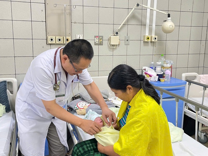 Cúm A bùng phát, nhiều học sinh phải nghỉ học - Ảnh 1.