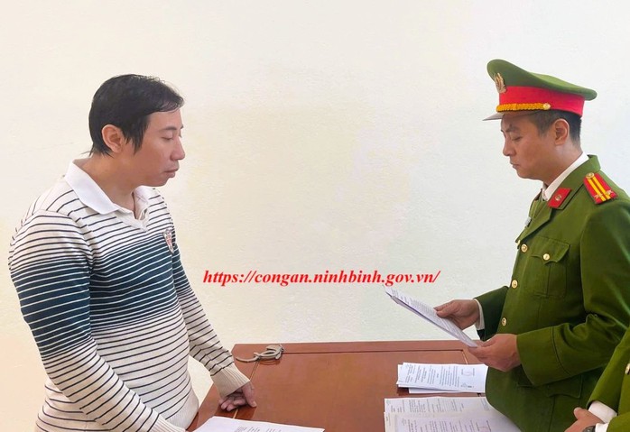 Khởi tố người đàn ông tham ô tài sản - Ảnh 1.