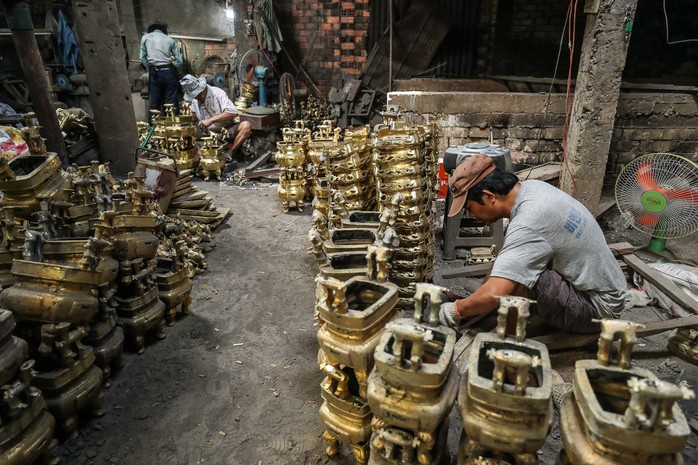 Xóm nghề lặng lẽ cháy lửa mỗi ngày - Ảnh 3.