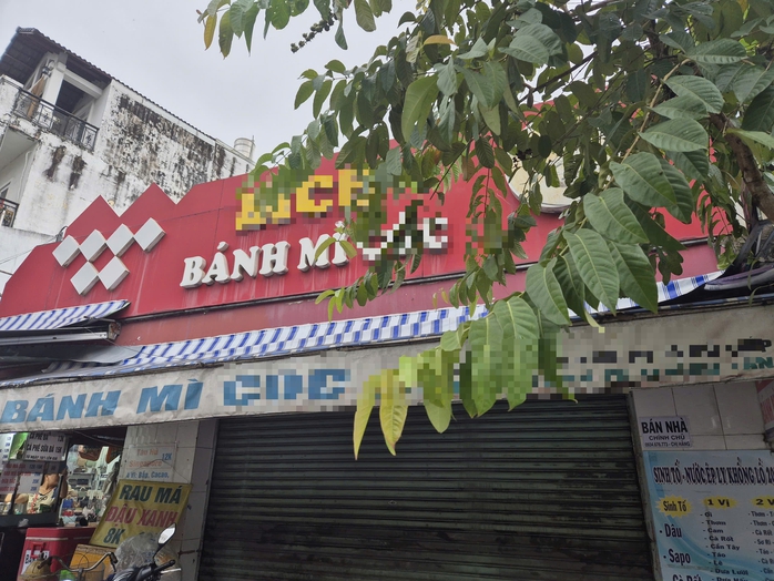 TP HCM: Hơn 40 người nghi ngộ độc sau khi ăn bánh mì ở phường Hạnh Thông - Ảnh 1.