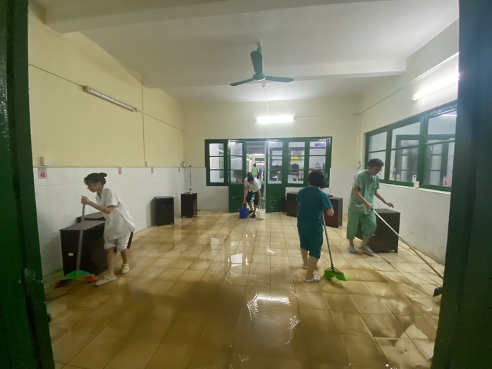 Bệnh viện lớn nhất miền Trung chi hỗ trợ mỗi cán bộ, viên chức 5 triệu đồng - Ảnh 2.