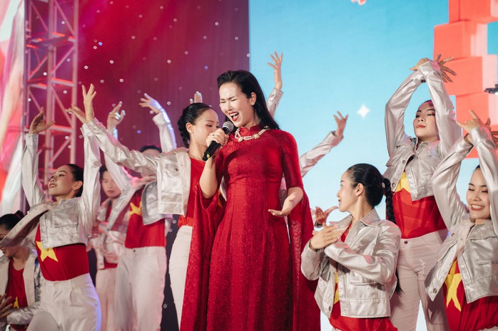 Võ Hạ Trâm ra mắt MV "nghìn tỉ": Chuyện gì đã xảy ra? - Ảnh 1.