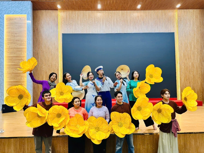 Trực tuyến chương trình Giao lưu nghệ thuật lần 2 "Hướng đến Giải Mai Vàng lần thứ 31 - năm 2025" - Ảnh 1.