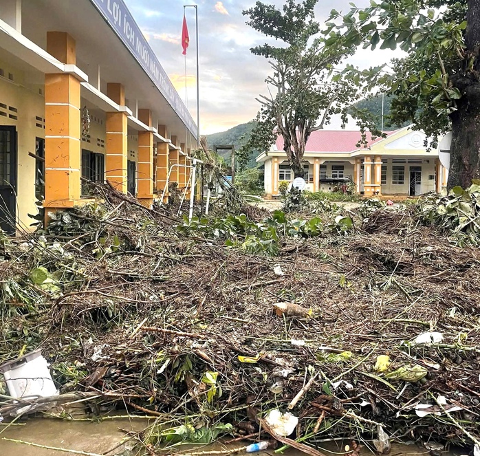 Xả lũ gây ngập, thủy điện La Hiêng 2 bị đề nghị "dừng hoạt động" - Ảnh 3.