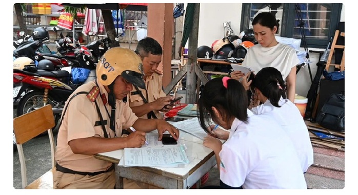 Danh s&aacute;ch 357 trường học ở TPHCM c&oacute; học sinh vi phạm Luật giao th&ocirc;ng, Sở GD-ĐT đề nghị xử l&yacute; nghi&ecirc;m  - Ảnh 1.