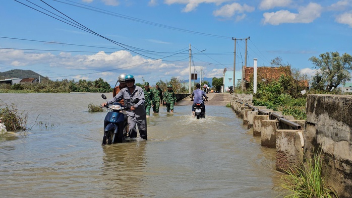Bão số 13 đổ bộ Gia Lai: Gia đình ông An mất trắng tài sản - Ảnh 4. Bão số 13 đổ bộ Gia Lai: Gia đình ông An mất trắng tài sản - Ảnh 4.