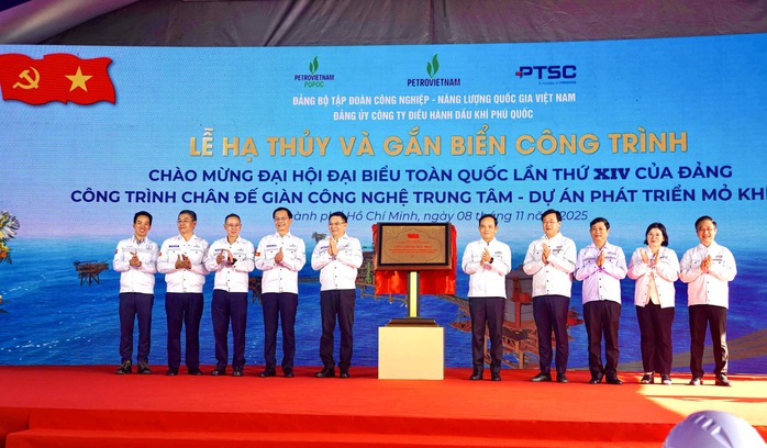 Bí thư Thành ủy TP HCM Trần Lưu Quang dự lễ hạ thủy và gắn biển công trình tại Petrovietnam - Ảnh 4.
