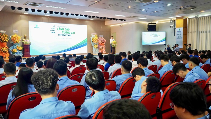 Petrovietnam khai giảng chương trình "lãnh đạo tương lai" - Ảnh 1.