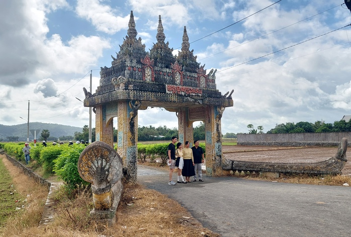Về Bảy Núi săn ảnh, xem đua bò - Ảnh 3. Về Bảy Núi săn ảnh, xem đua bò - Ảnh 3.