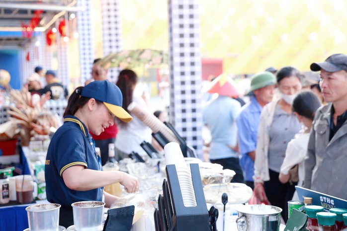 Ngành F&B khát nhân sự: "Tuyển không kịp, giữ không nổi" - Ảnh 1.