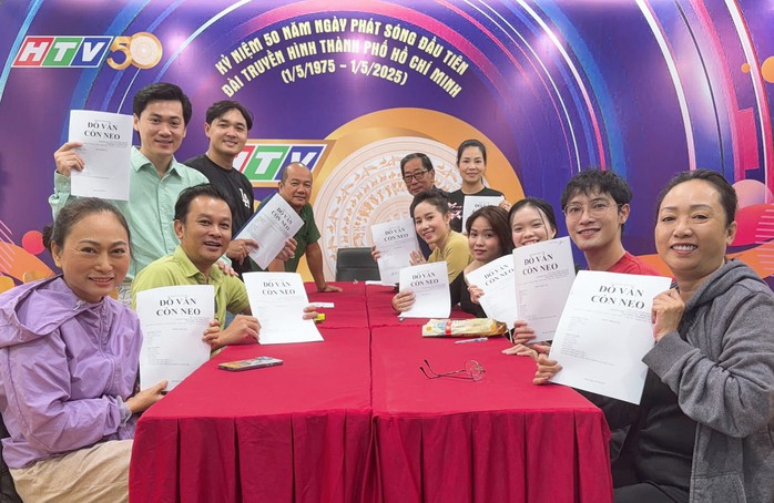 NSND Hữu Quốc quay lại "Ngân mãi chuông vàng" sau 3 năm vắng bóng với vở "Đò vẫn còn neo" - Ảnh 2.