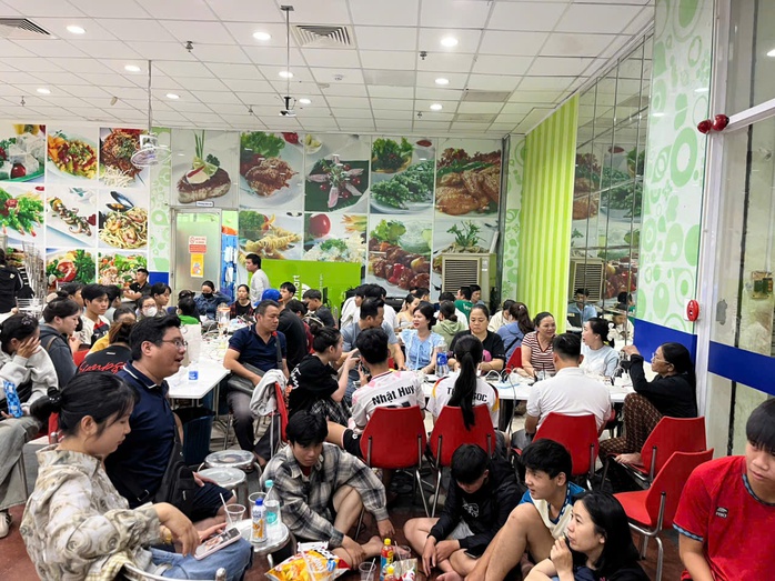 Siêu thị ổn định giá trong tình huống cấp bách - Ảnh 1.